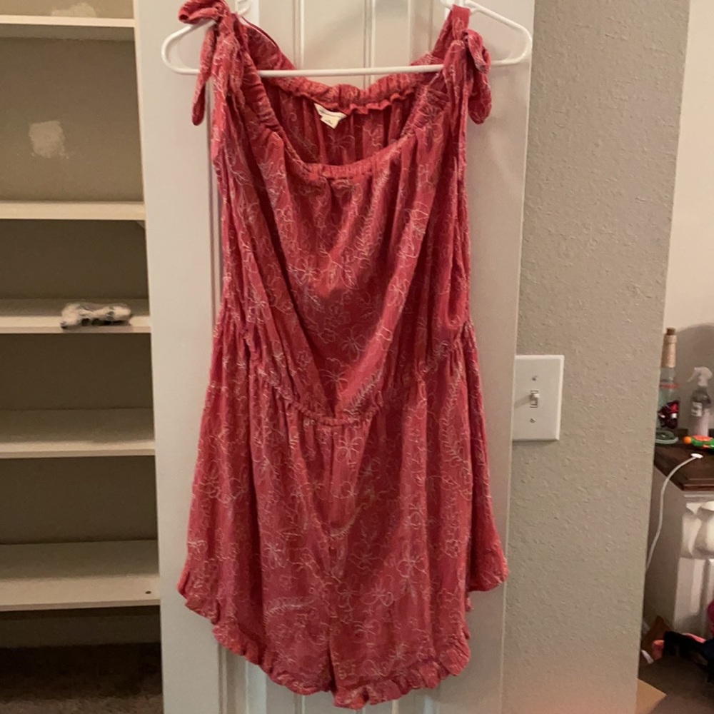 This is an XL romper. American Eagle